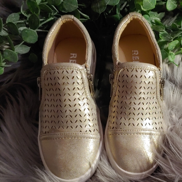 Little girls Report EUC slip on sneakers - Picture 3 of 5